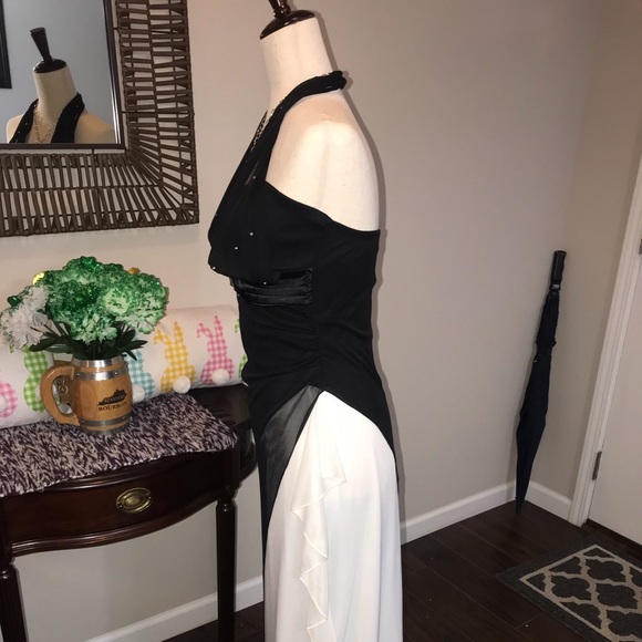 Beautiful Black and White Ruffle Dress Size L - Picture 3 of 8